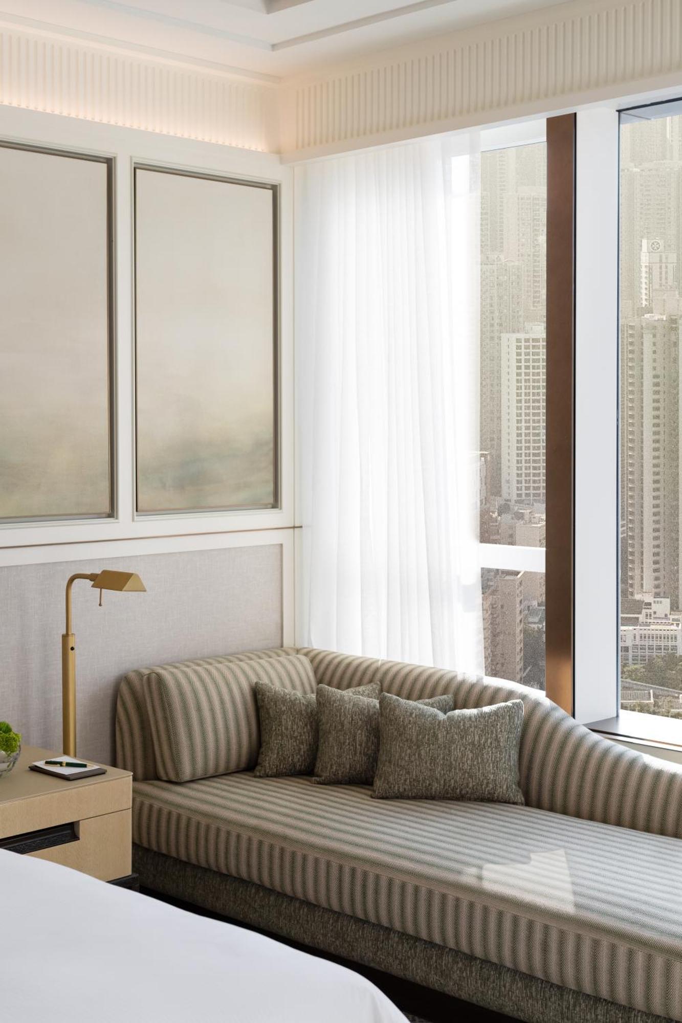 Island Shangri-La Horizon Peak View King Room