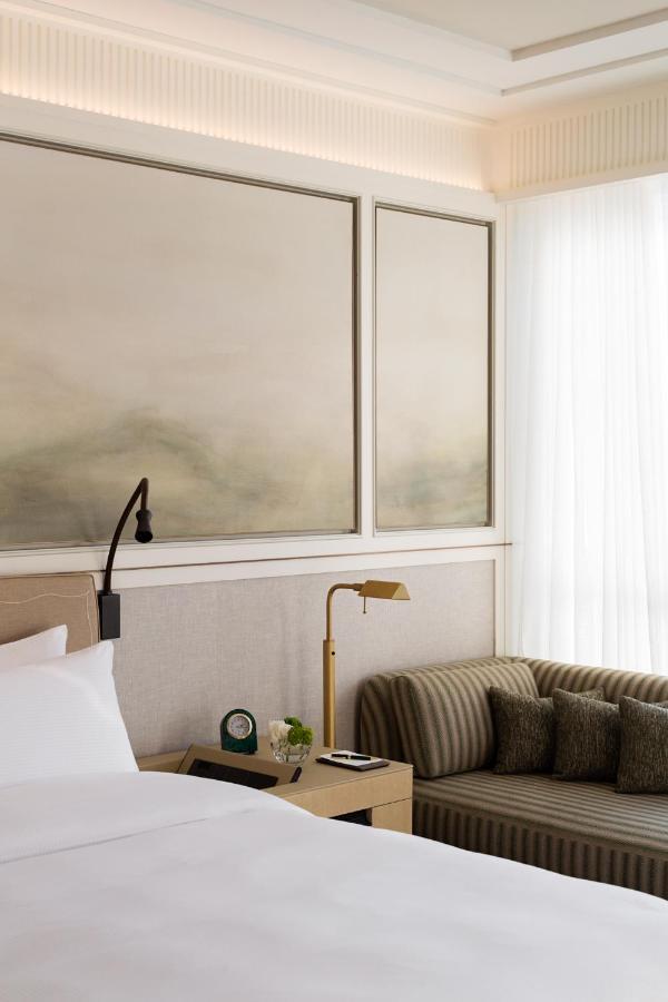 Island Shangri-La Horizon Peak View King Room