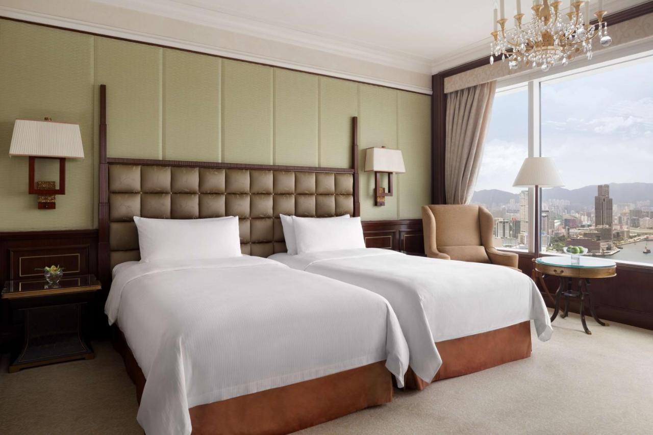 Island Shangri-La Deluxe Harbour View Twin Room