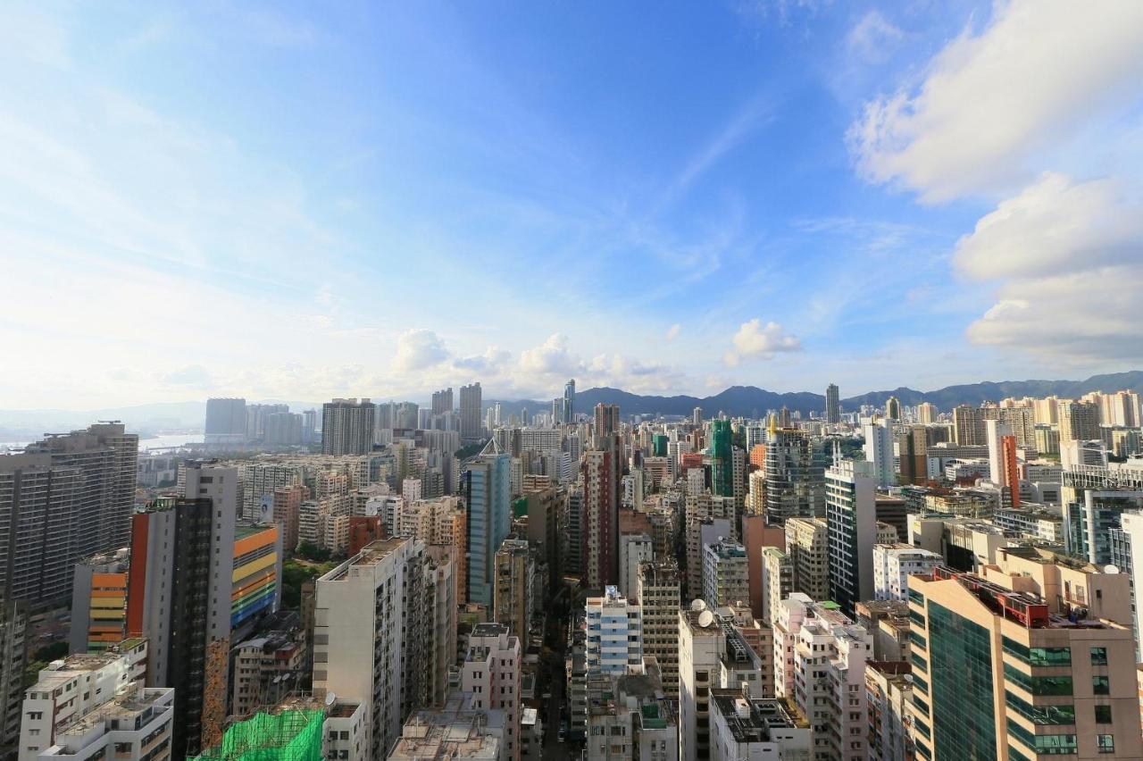 Habitación doble con cama extragrande y vistas a la ciudad en la planta Club