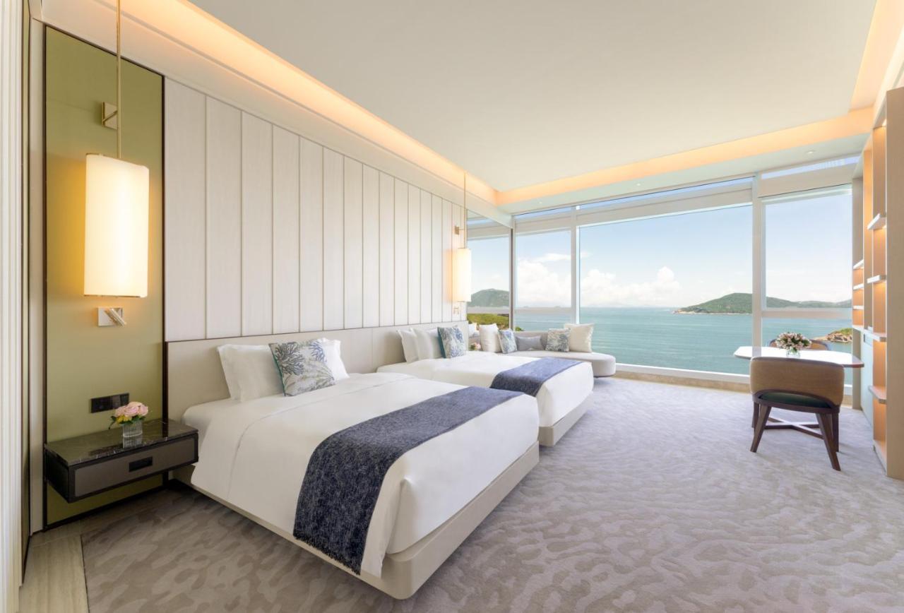 Grand Deluxe Oceanfront with 2 Queen Beds Room