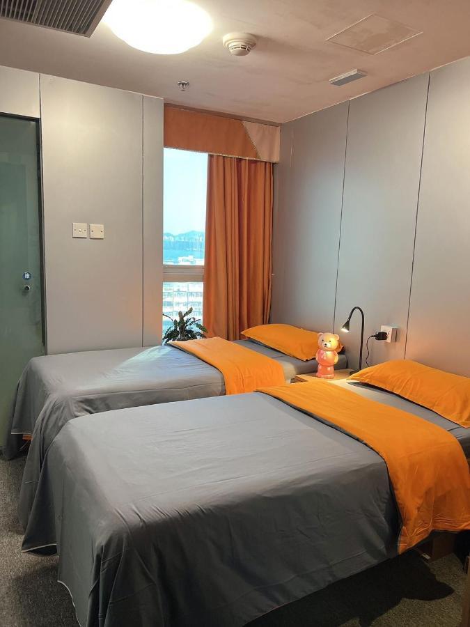 Quarto com Cama de Casal ou 2 Camas de Solteiro e Vista do Mar