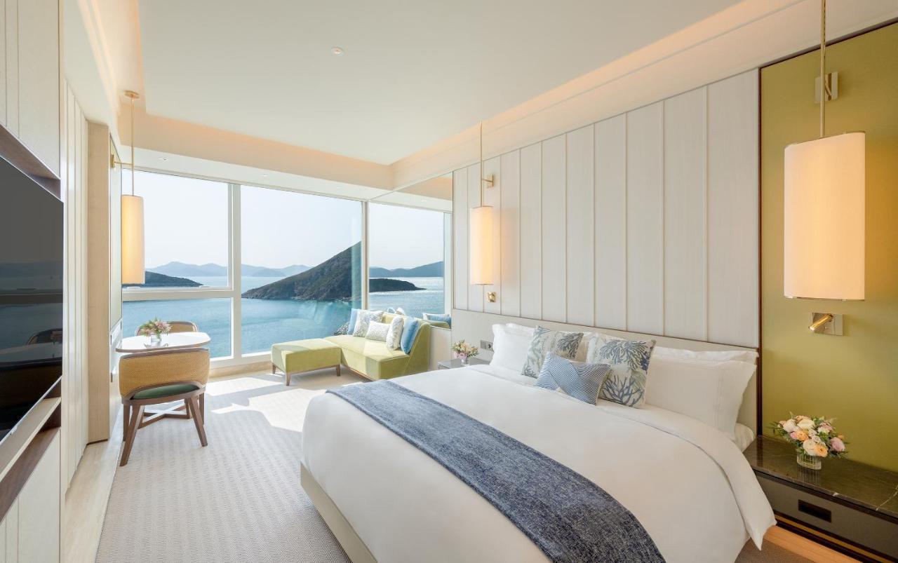 Connecting Room