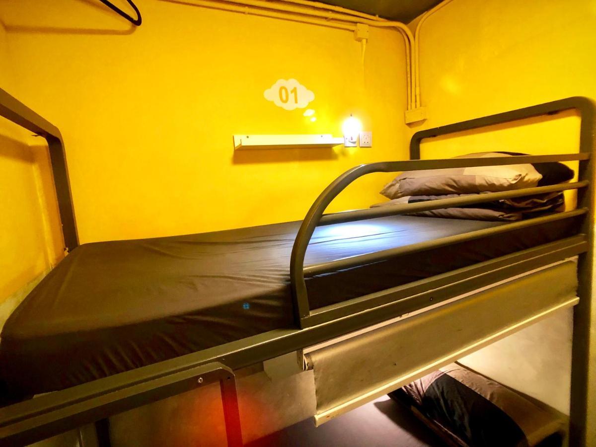 Camera Doppia con Letti Singoli e Bagno in Comune