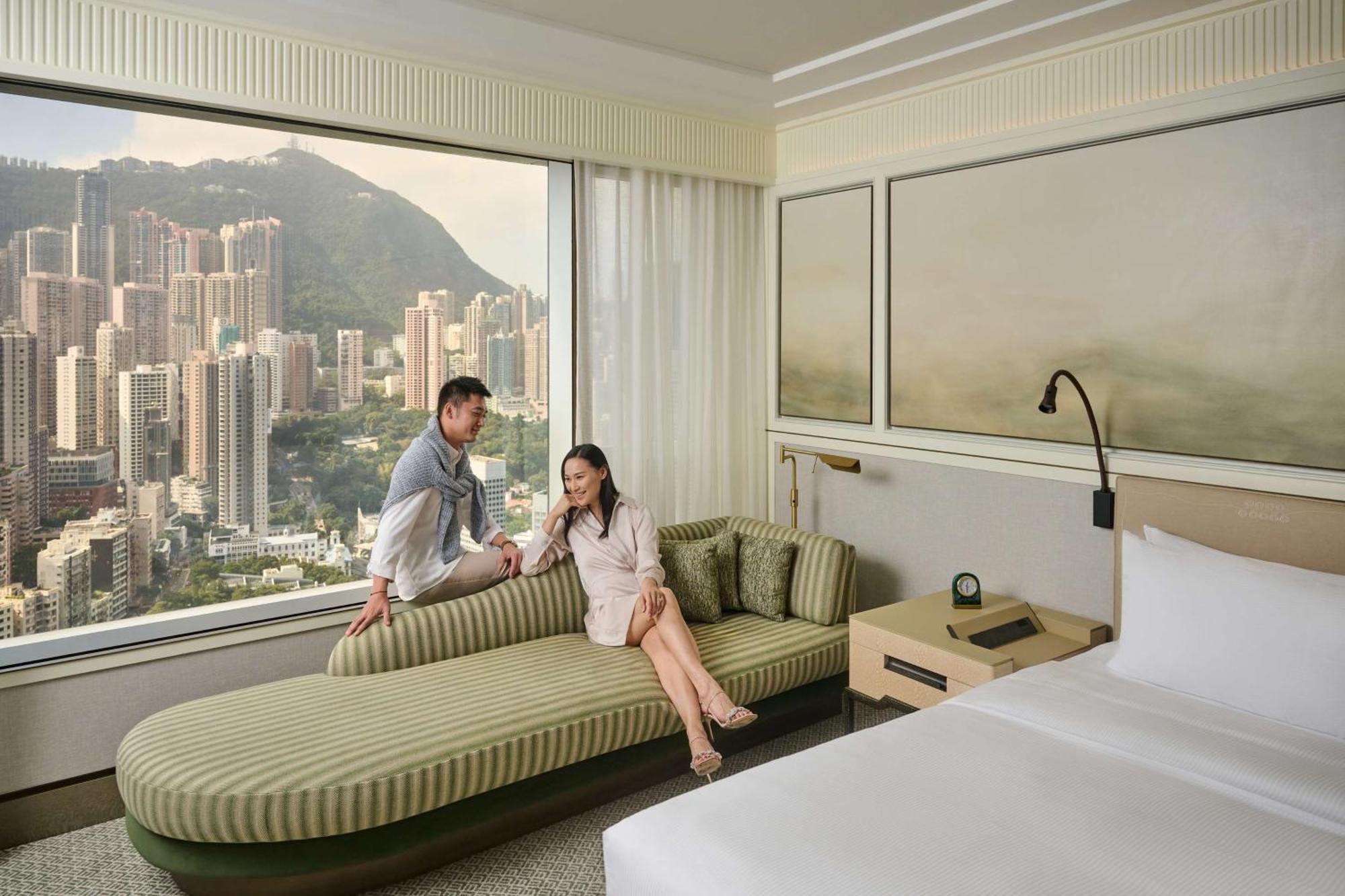 Island Shangri-La Grand Premier Peak View King Room