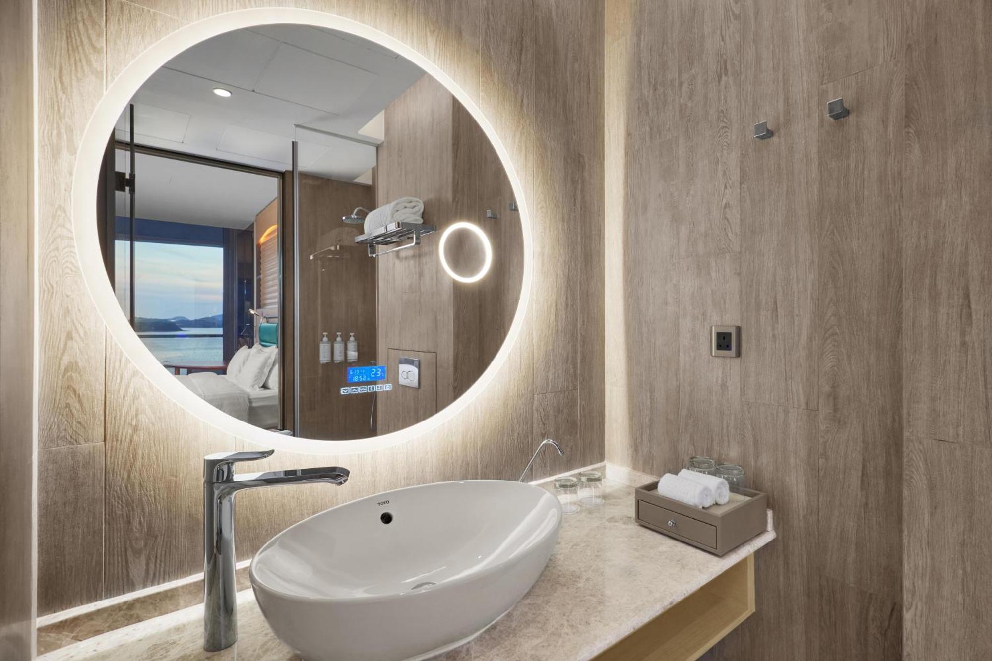 Habitación Doble con balcón y vistas al mar - 2 camas individuales