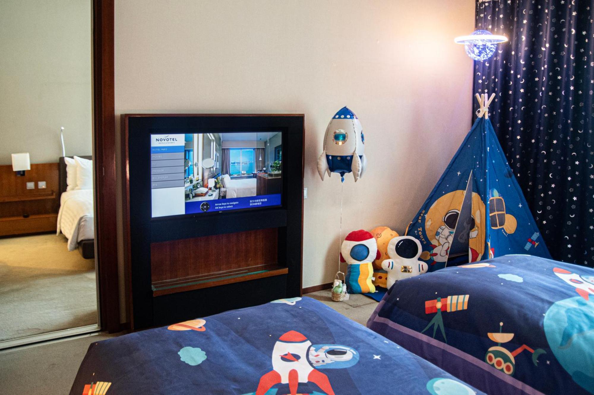 Family Room with Queen Bed and Two Single Beds