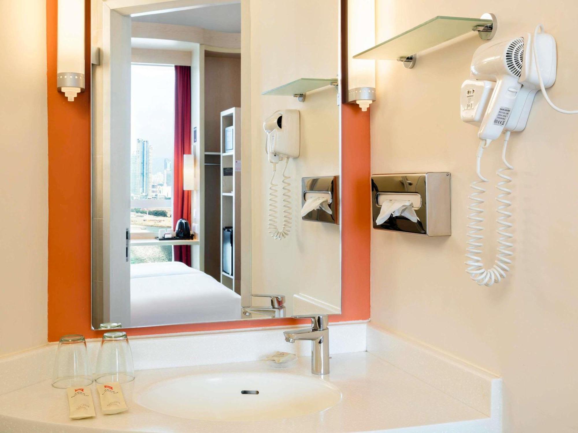 Standard Queen Room with Harbour View