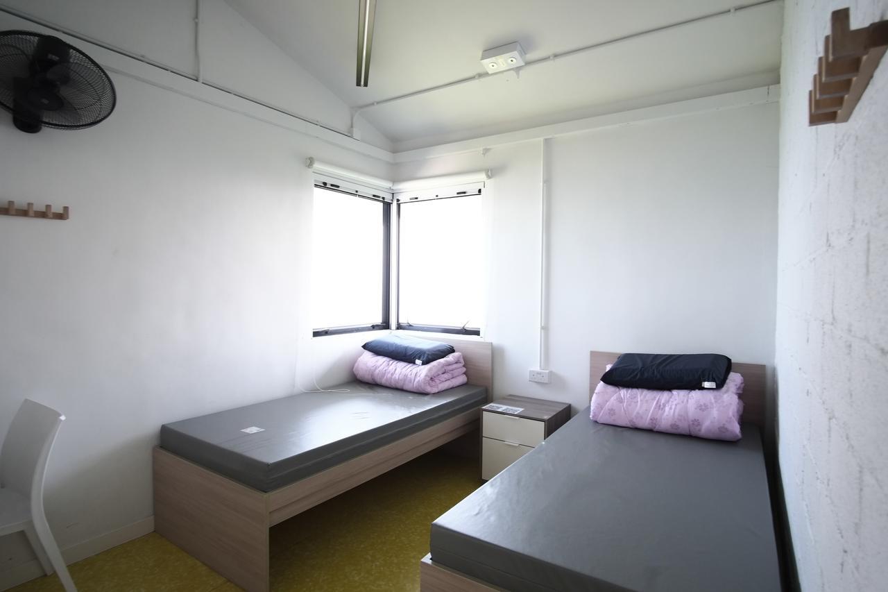 Tweepersoonskamer met 2 Aparte Bedden en Gedeeld Toilet