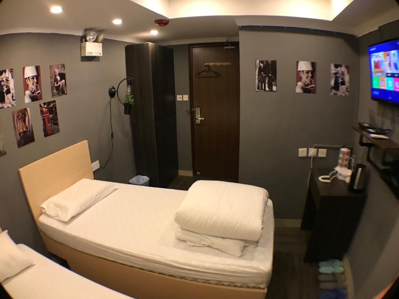 Camera Tripla Superior