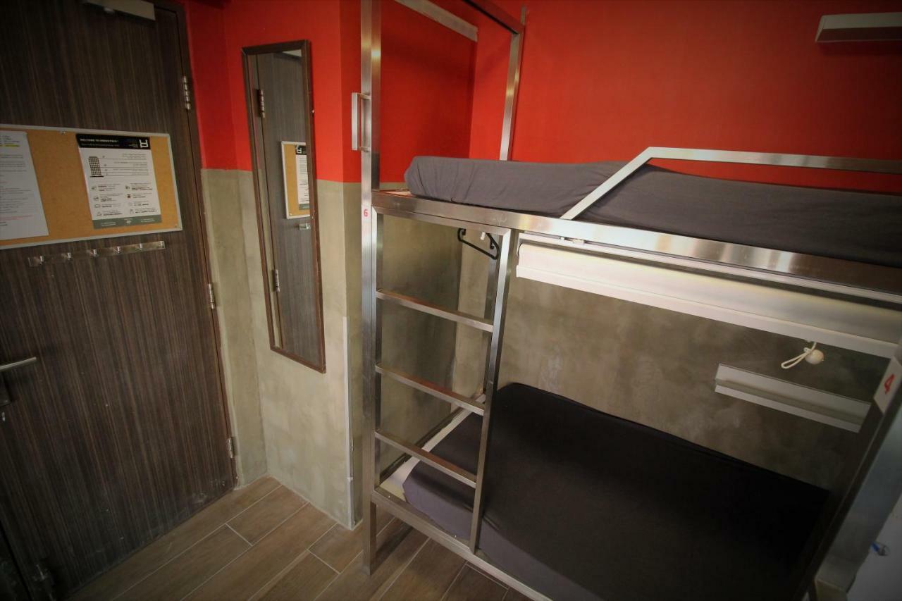 Posto Letto in Dormitorio Femminile con 6 Letti