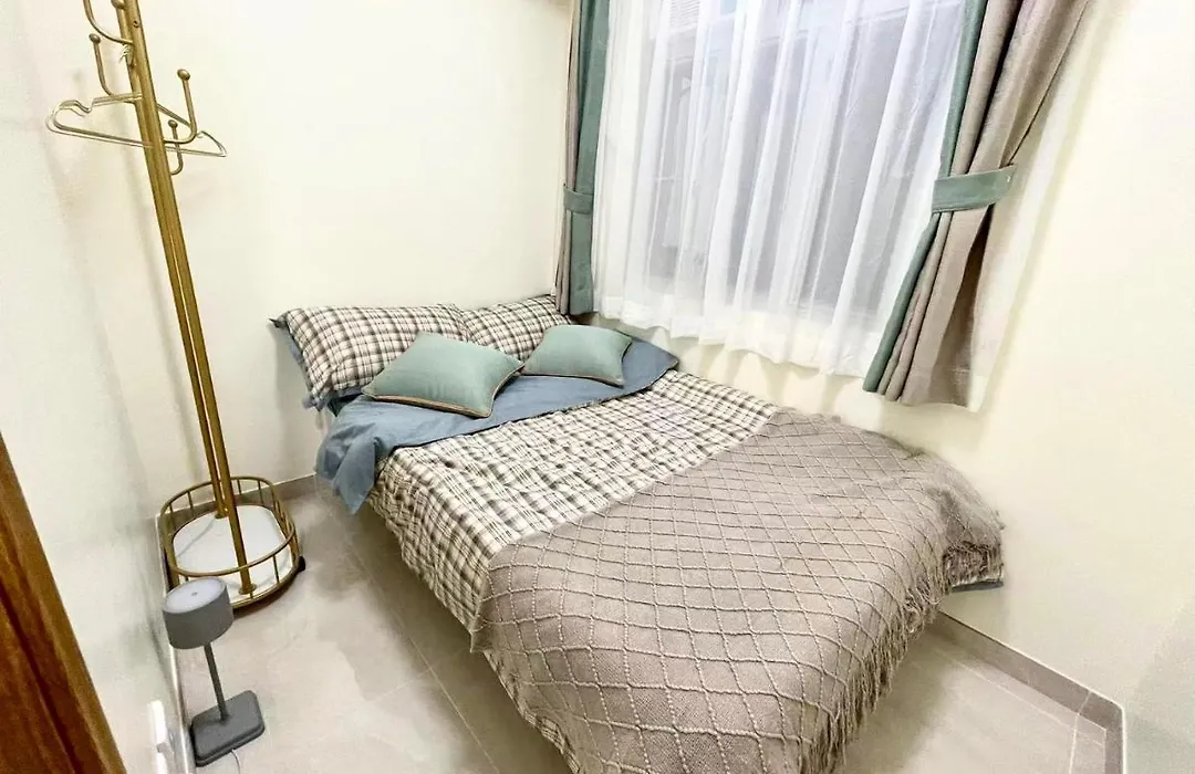 旺角 奢阔时尚 3房2廳 加 客廳兩張大沙發床 弥敦道正大街 近地铁口 适合入住6-10人-1