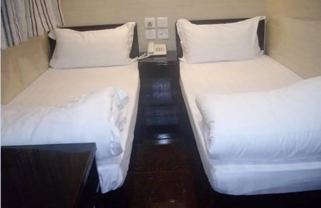 Canadian Hostel-1