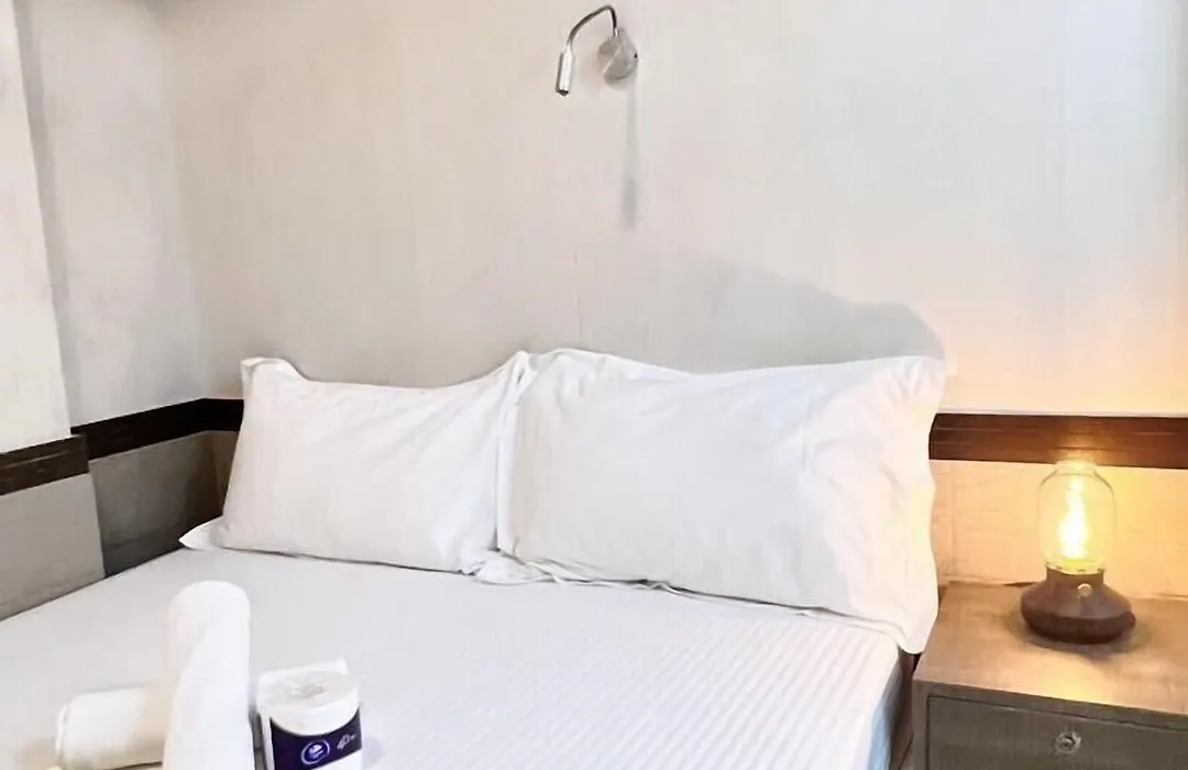 Island Inn-1