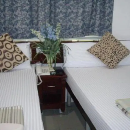 Canadian Hostel-3