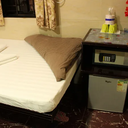 Russian Hostel-3